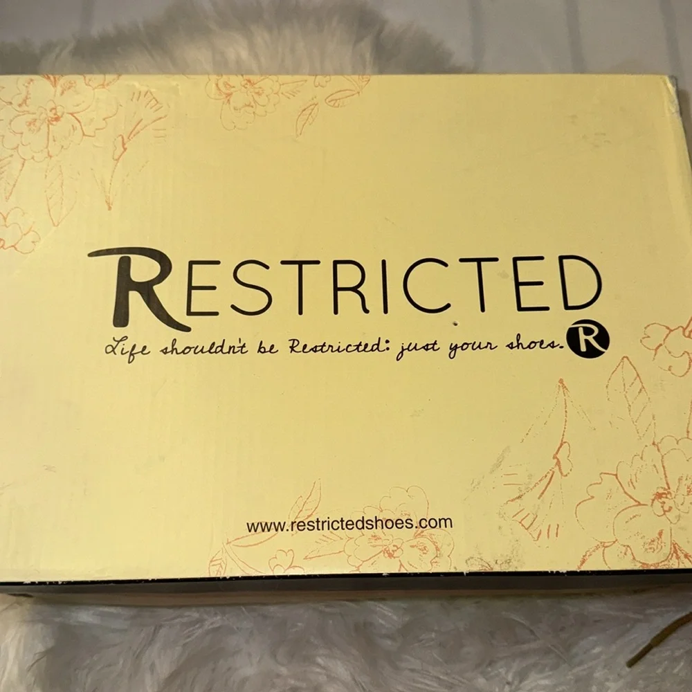 ModCloth Vintage Inspired Celica Oxford Pump 7.5 Tan leather - Picture 8 of 8